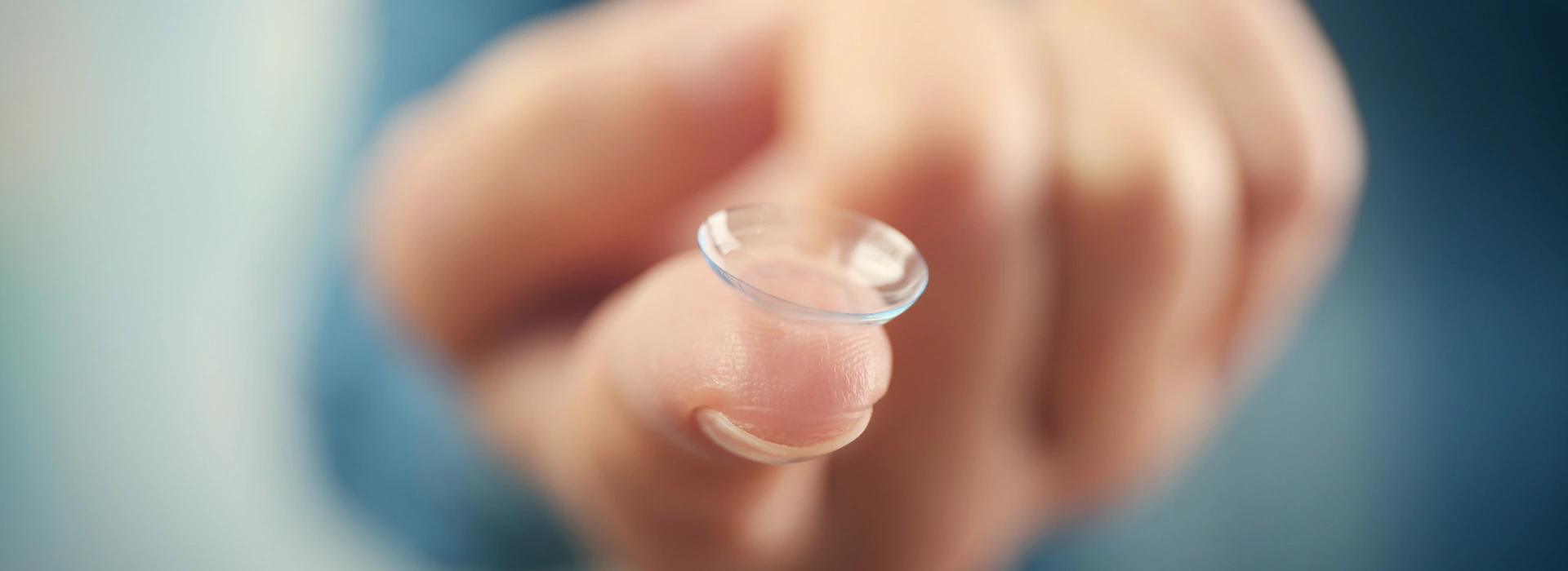 Kontaklēca uz pirksta